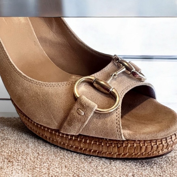 Vintage Gucci nubuck suede gold toned horse bit vintage high heels pumps SZ 9.5 - Picture 12 of 17